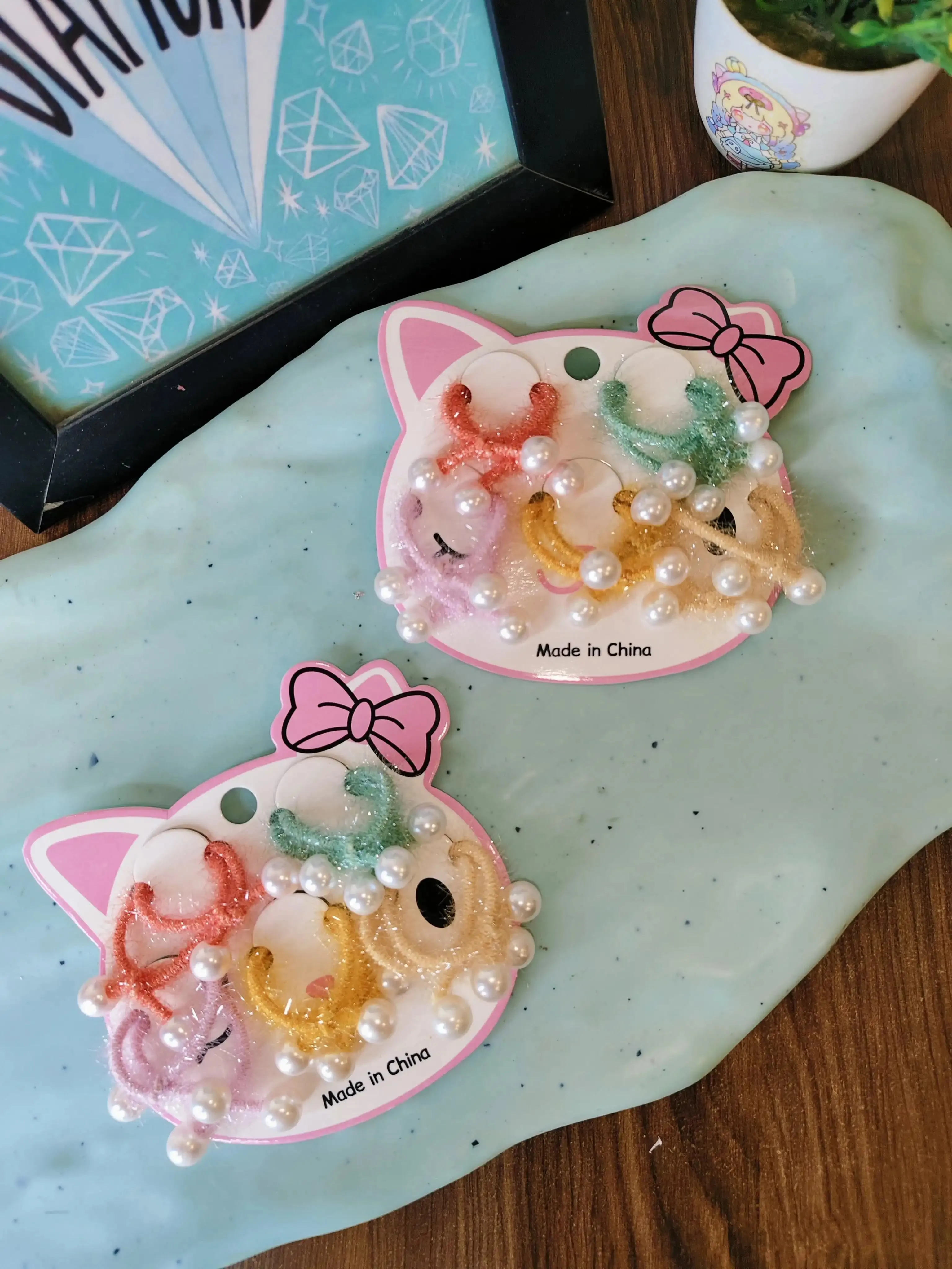 Pearl hair ties (5 pairs in one card)